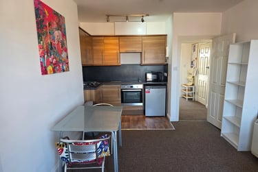 2 bed flat, Old Tiverton Road, St Sidwells, Exeter, EX46NG - Image 3