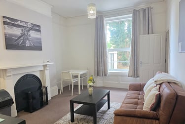 2 bed flat, 48 Old Tiverton Road, Old tiverton rd area, Exeter, EX46NG - Image 3
