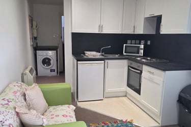 1 bed flat, Old Tiverton Road, St Sidwells, Exeter, EX46NG - Image 2