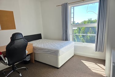 2 bed flat, Old Tiverton Road, St Sidwells, Exeter, EX46NG - Image 11