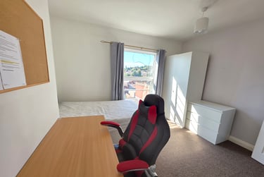 2 bed flat, Old Tiverton Road, St Sidwells, Exeter, EX46NG - Image 13
