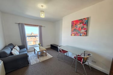 2 bed flat, Old Tiverton Road, St Sidwells, Exeter, EX46NG - Image 4