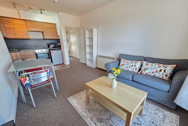 2 bed flat, Old Tiverton Road, St Sidwells, Exeter, EX46NG - Image 5