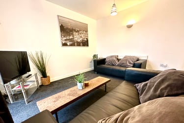 7 bed house, Borough Road, Teeside University, Middlesbrough, TS13AT - Image 1