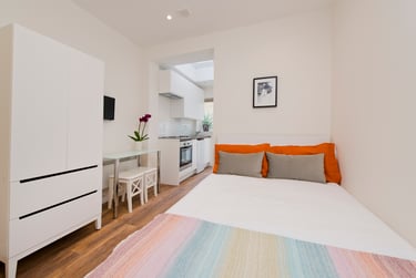 1 bed studio, Bloemfontein Avenue, City Centre, London, W127BL - Image 1