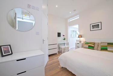1 bed studio, Bloemfontein Road, City Centre, London, W127BX - Image 1