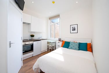 1 bed studio, Bloemfontein Road, City Centre, London, W127BX - Image 1