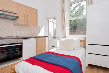 1 bed studio, Dalling Road, Hammersmith, London, W60JA - Image 1