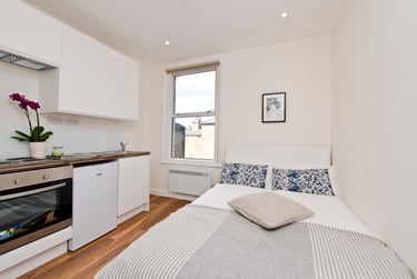 1 bed studio, Bloemfontein Avenue, City Centre, London, W127BL - Image 1