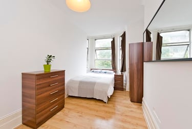 1 bed house, Frithville Gardens, Shepherds Bush, London, W127JN - Image 2