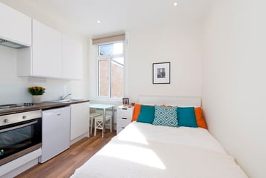 1 bed studio, Bloemfontein Road, City Centre, London, W127BX - Image 2