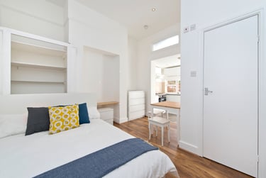 1 bed studio, Bloemfontein Road, City Centre, London, W127BX - Image 1
