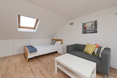 1 bed studio, Bloemfontein Road, City Centre, London, W127BX - Image 1