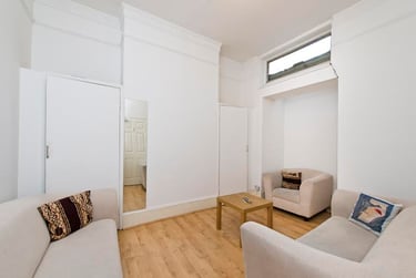 1 bed house, Frithville Gardens, Shepherds Bush, London, W127JN - Image 3
