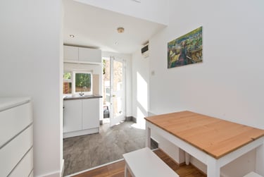 1 bed studio, Bloemfontein Road, City Centre, London, W127BX - Image 3