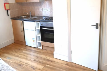 1 bed studio, Dalling Road, Hammersmith, London, W60JA - Image 4