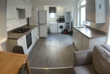 6 bed house, Restormel Terrace, City Centre, Plymouth, PL46BJ - Image 2