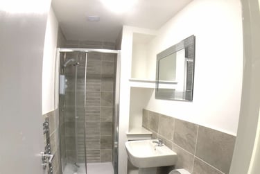 2 bed flat, Cheltenham Place, Mutley, Plymouth, PL47DZ - Image 4