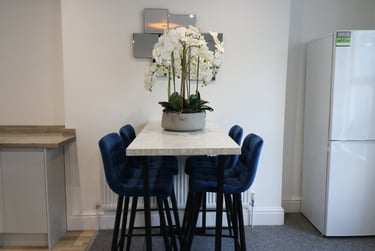 3 bed flat, Prospect Street, Greenbank, Plymouth, PL48NY - Image 2