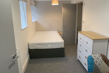 1 bed flat, Ermington Terrace, Mutley, Plymouth, PL46QG - Image 5