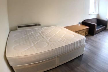 1 bed studio, Constantine Street, City Centre, Plymouth, PL48AF - Image 3
