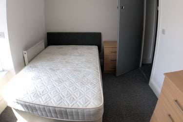 2 bed flat, Cheltenham Place, Mutley, Plymouth, PL47DZ - Image 5