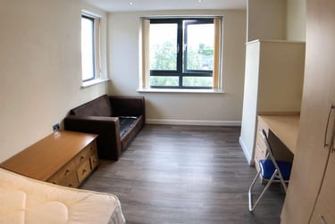 1 bed studio, Constantine Street, City Centre, Plymouth, PL48AF - Image 2