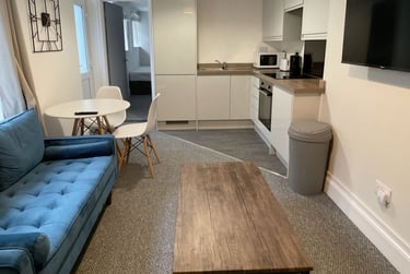 1 bed flat, Ermington Terrace, Mutley, Plymouth, PL46QG - Image 2