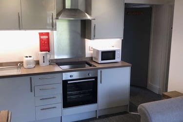 2 bed flat, Cheltenham Place, Mutley, Plymouth, PL47DZ - Image 2
