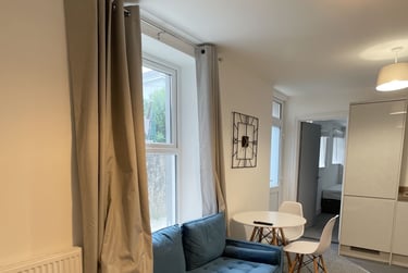 1 bed flat, Ermington Terrace, Mutley, Plymouth, PL46QG - Image 1