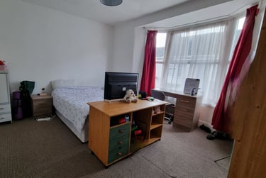 3 bed house, Beaumont Avenue, St Judes, Plymouth, PL48DX - Image 5