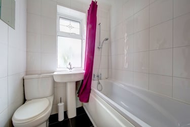 6 bed house, The Bittoms, City Centre, Kingston, KT12AR - Image 1