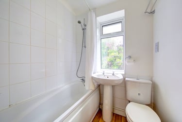 4 bed house, The Bittoms, City Centre, Kingston, KT12AR - Image 1