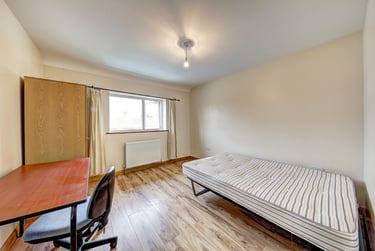 6 bed house, Addison Gardens, City Centre, Surbiton, KT58DW - Image 3