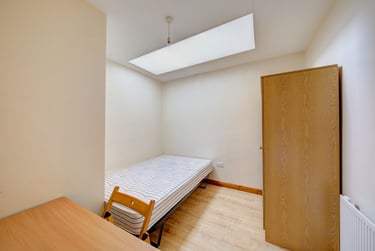 6 bed house, The Bittoms, City Centre, Kingston, KT12AR - Image 4