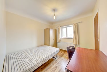 6 bed house, Addison Gardens, City Centre, Surbiton, KT58DW - Image 4