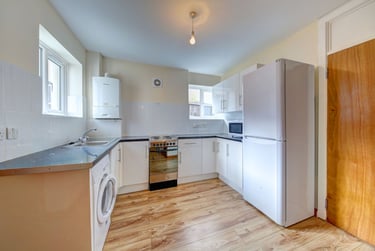 6 bed house, Addison Gardens, City Centre, Surbiton, KT58DW - Image 6
