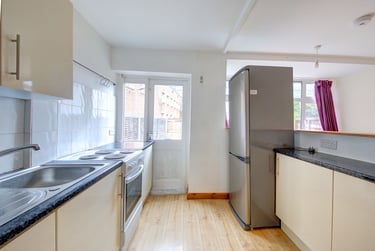 6 bed house, The Bittoms, City Centre, Kingston, KT12AR - Image 7