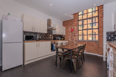 4 bed flat, Gamble Street, Radford, Nottingham, NG74EB - Image 1