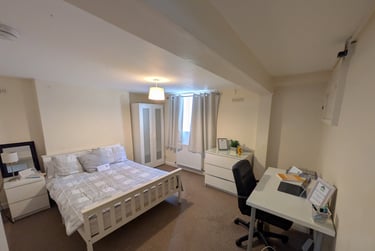 5 bed house, Marle Hill Parade, Francis Close Hall, Cheltenham, GL504LG - Image 8