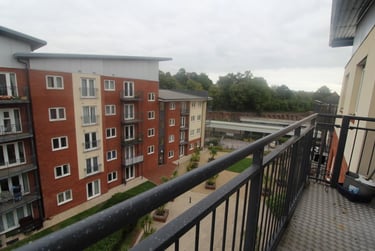 3 bed flat, New North Road, St Sidwells, Exeter, EX44JH - Image 2