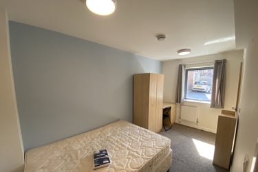3 bed flat, Hoopern Street, St James, Exeter, EX44AW - Image 3