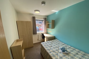 3 bed flat, Hoopern Street, St James, Exeter, EX44AW - Image 4