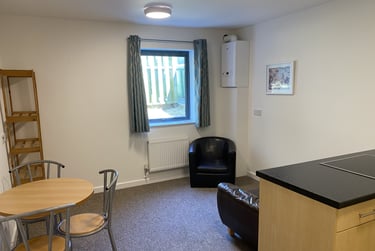 3 bed flat, Hoopern Street, St James, Exeter, EX44AW - Image 1