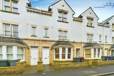 6 bed house, Villas Court, City Centre, Lancaster, LA11TR - Image 1