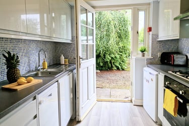 6 bed house, Villas Court, City Centre, Lancaster, LA11TR - Image 3