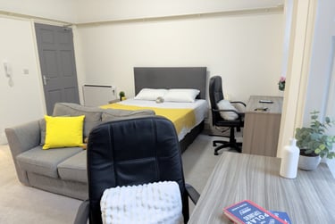 1 bed studio, Queen Square, City Centre, Lancaster, LA11RN - Image 1