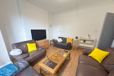 7 bed house, Hubert Place, City Centre, Lancaster, LA15PF - Image 2