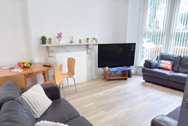 7 bed house, Hubert Place, City Centre, Lancaster, LA15PF - Image 2