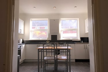 8 bed house, Edmund Road, Southsea, Portsmouth, PO40HZ - Image 2